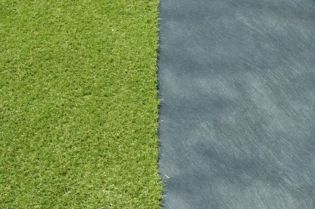 人工芝の施工前のゴキブリを防ぐ対策は?